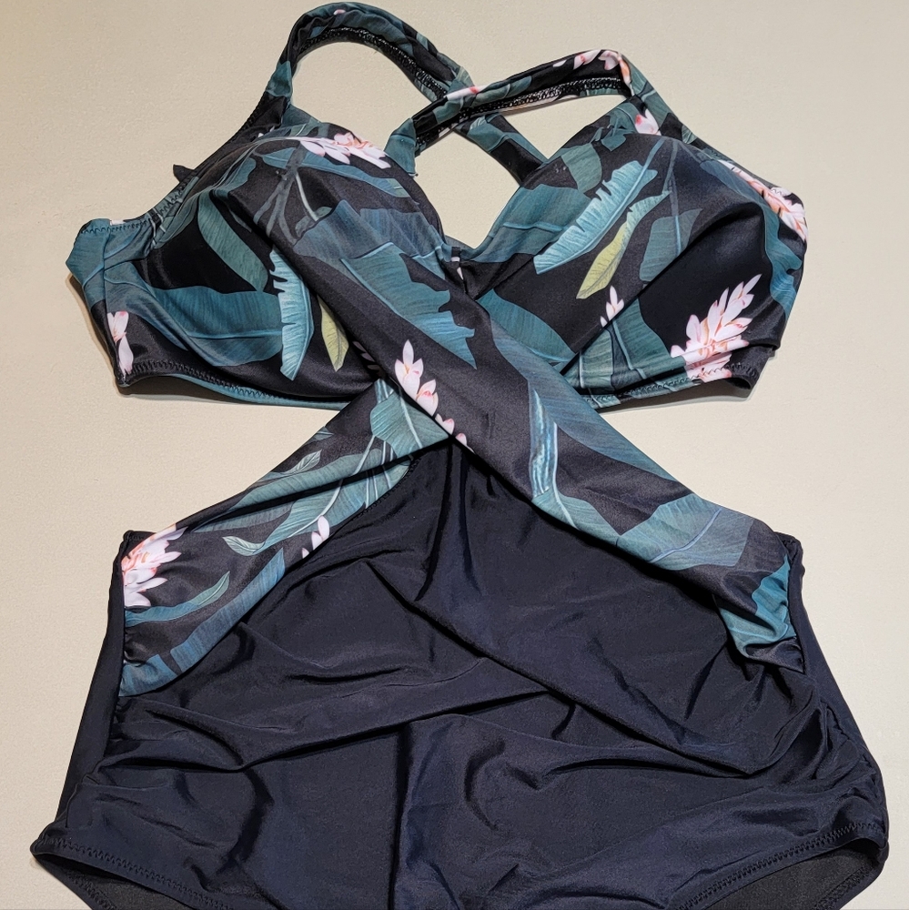 Women's Bathing Suit NWOT Tropical Floral Black Size Large